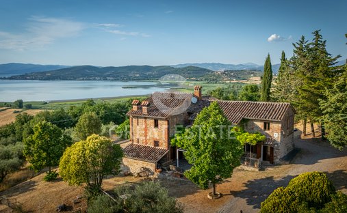 Estate in Magione, Umbria, Italy 1
