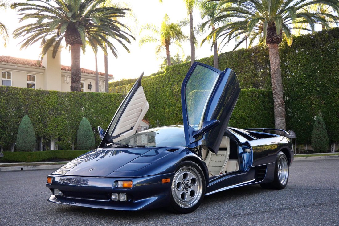Coupe in West Hollywood, CA, United States 1 - 18353170