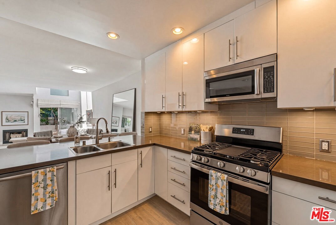 Condo in Los Angeles, California, United States 5 - 18355510