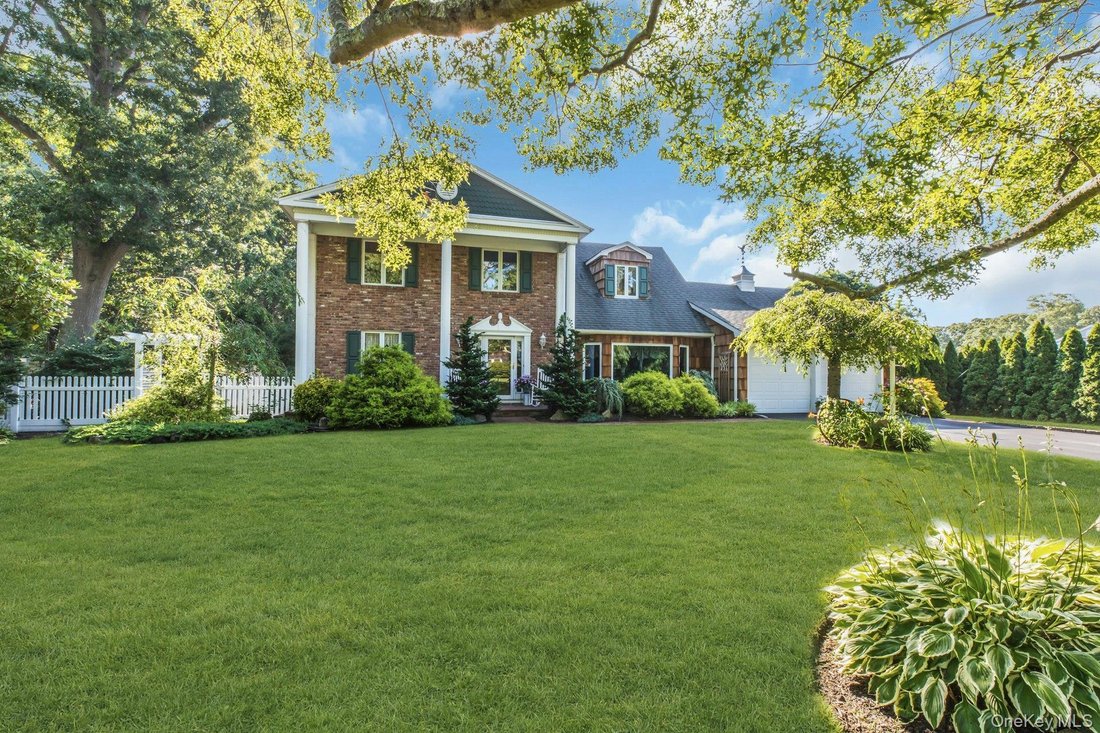 House in Lake Grove, New York, United States 1 - 18355536