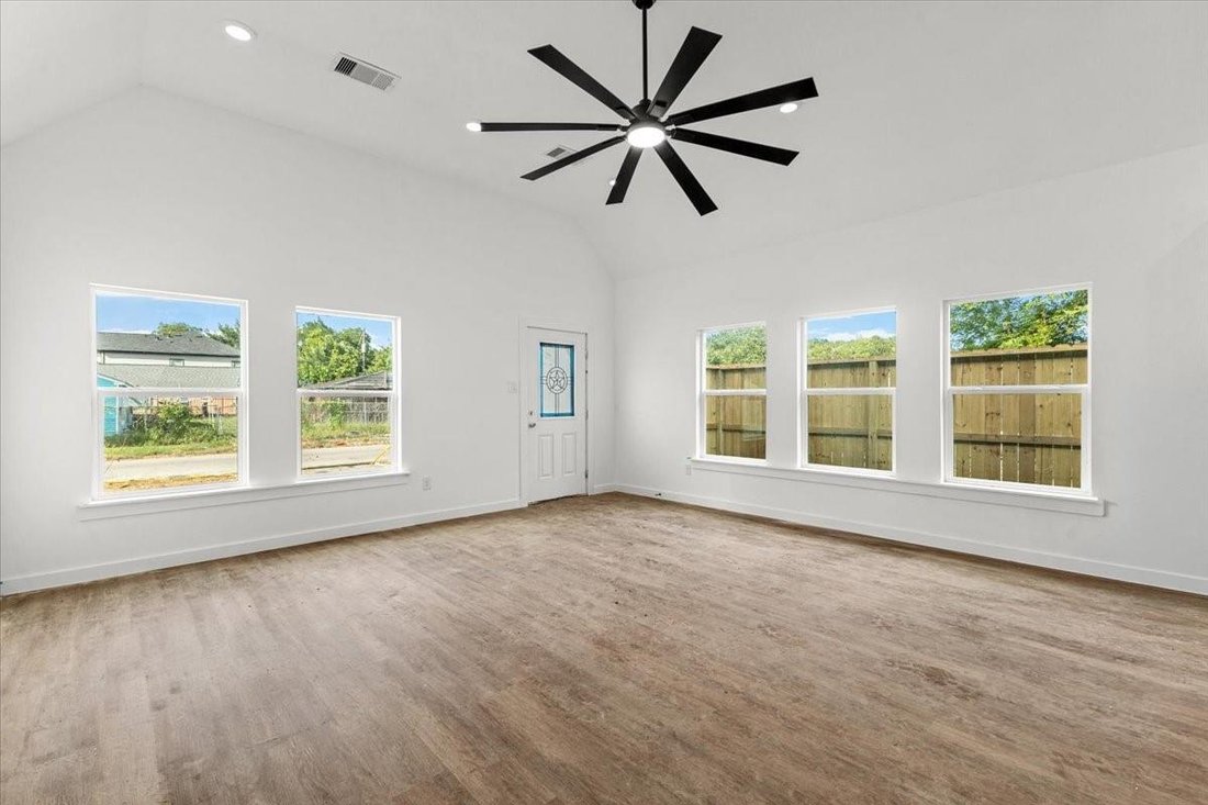 Houston, Texas, United States 4 - 18355357