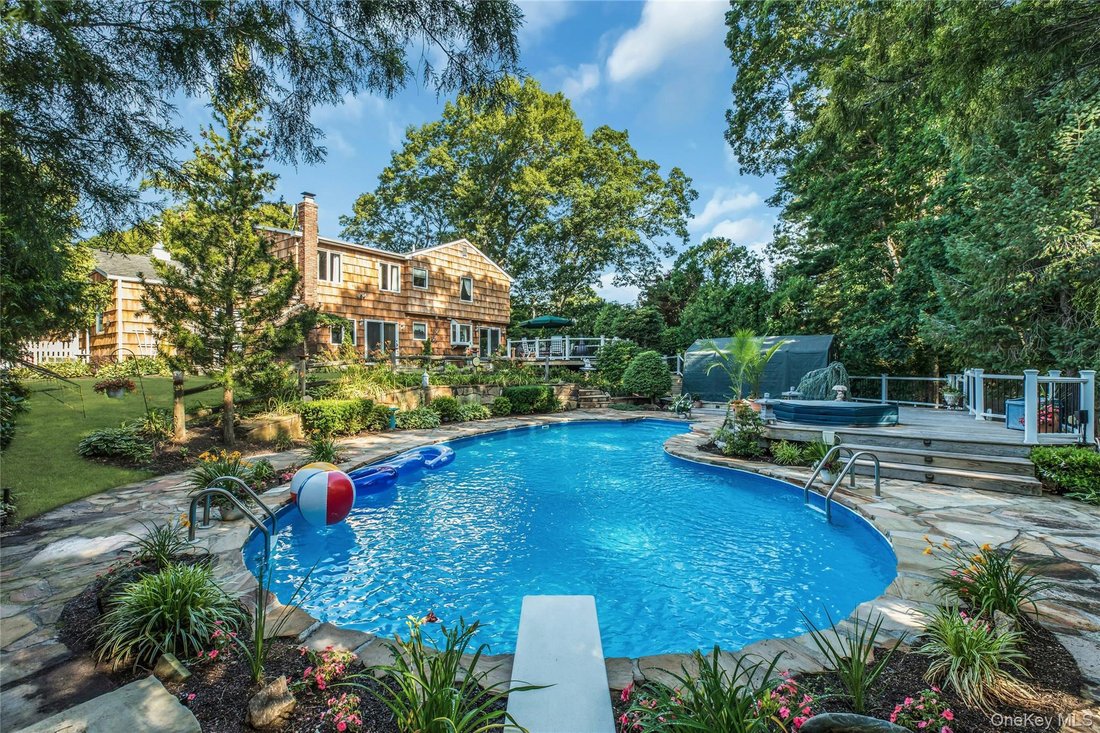 House in Lake Grove, New York, United States 3 - 18355536