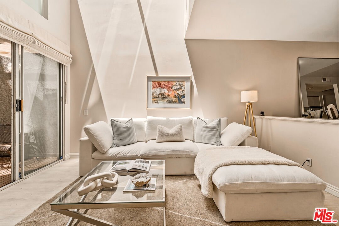 Condo in Los Angeles, California, United States 1 - 18355510