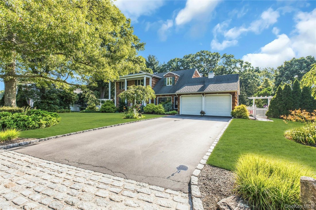 House in Lake Grove, New York, United States 2 - 18355536