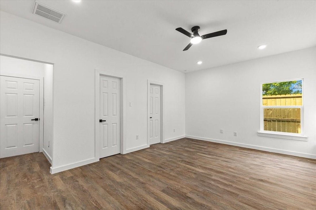 Houston, Texas, United States 5 - 18355357