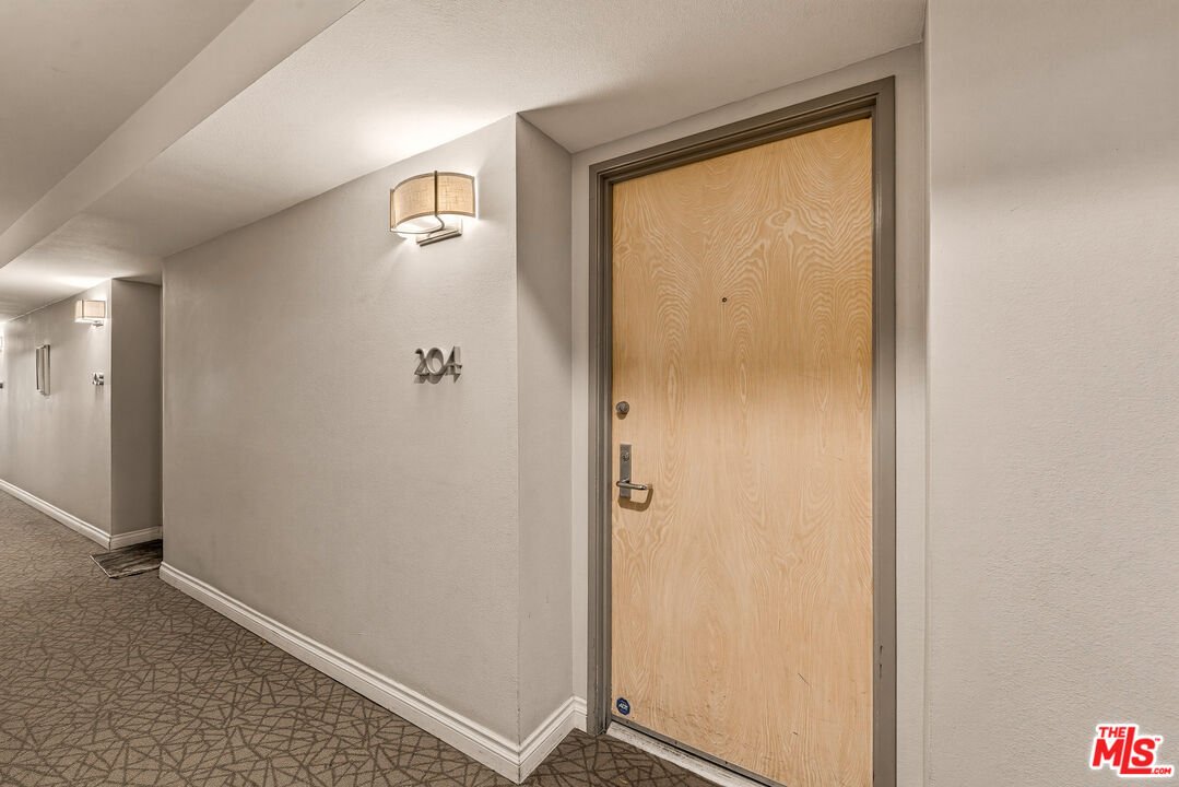 Condo in Los Angeles, California, United States 2 - 18355510