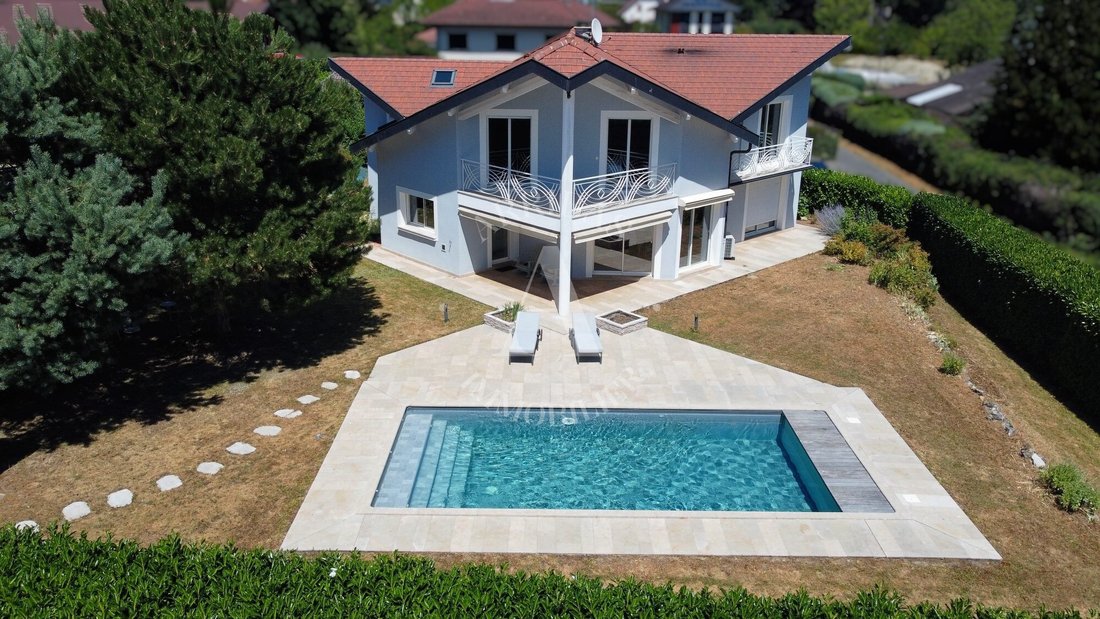 Villa in Prévessin-Moëns, Auvergne-Rhône-Alpes, France 1 - 18356514