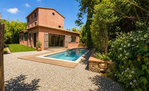 Villa in Aguillon, Toulon, France 1