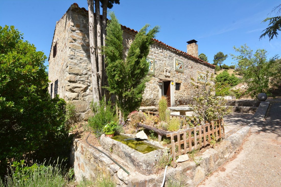 Finca in Navarredonda y San Mames, Comunidad de Madrid, Spain 2 - 18358365