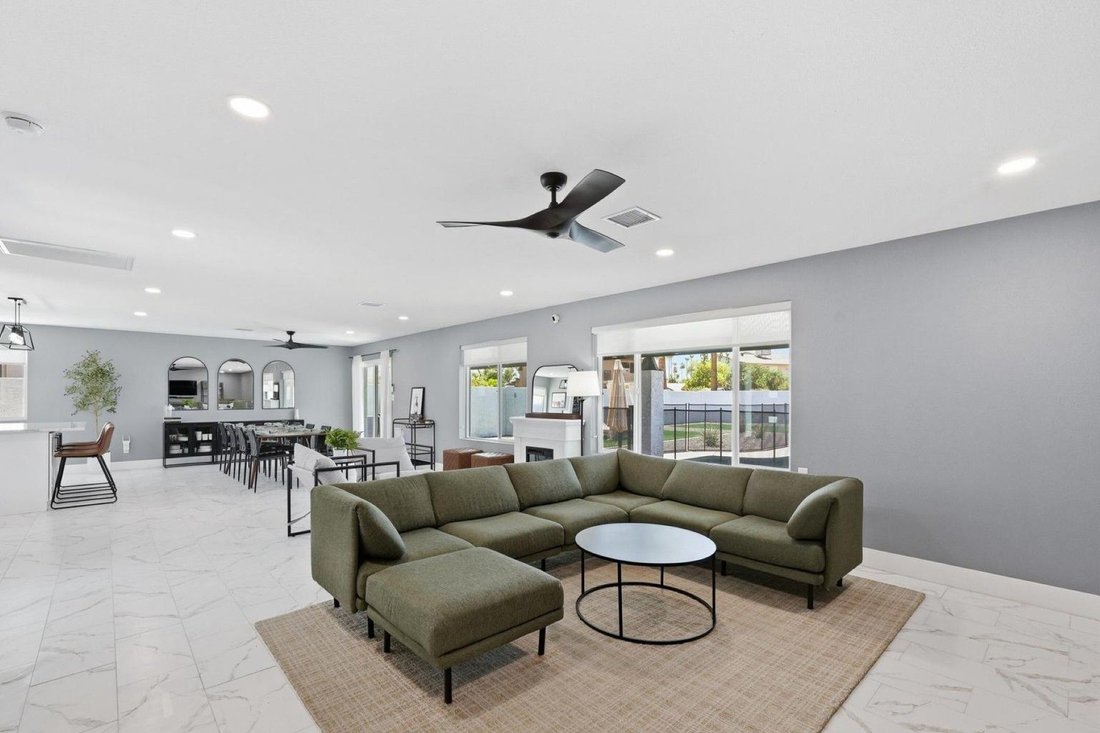 Mesa, Arizona, United States 4 - 18359587