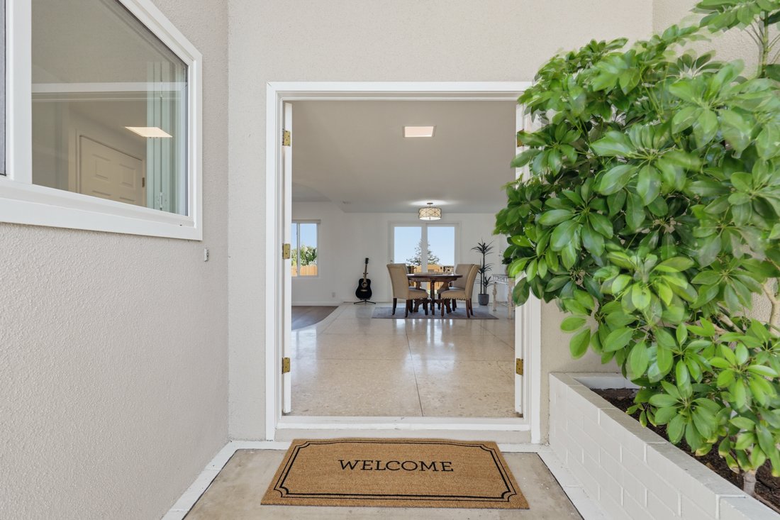 Camarillo, California, United States 5 - 18359065