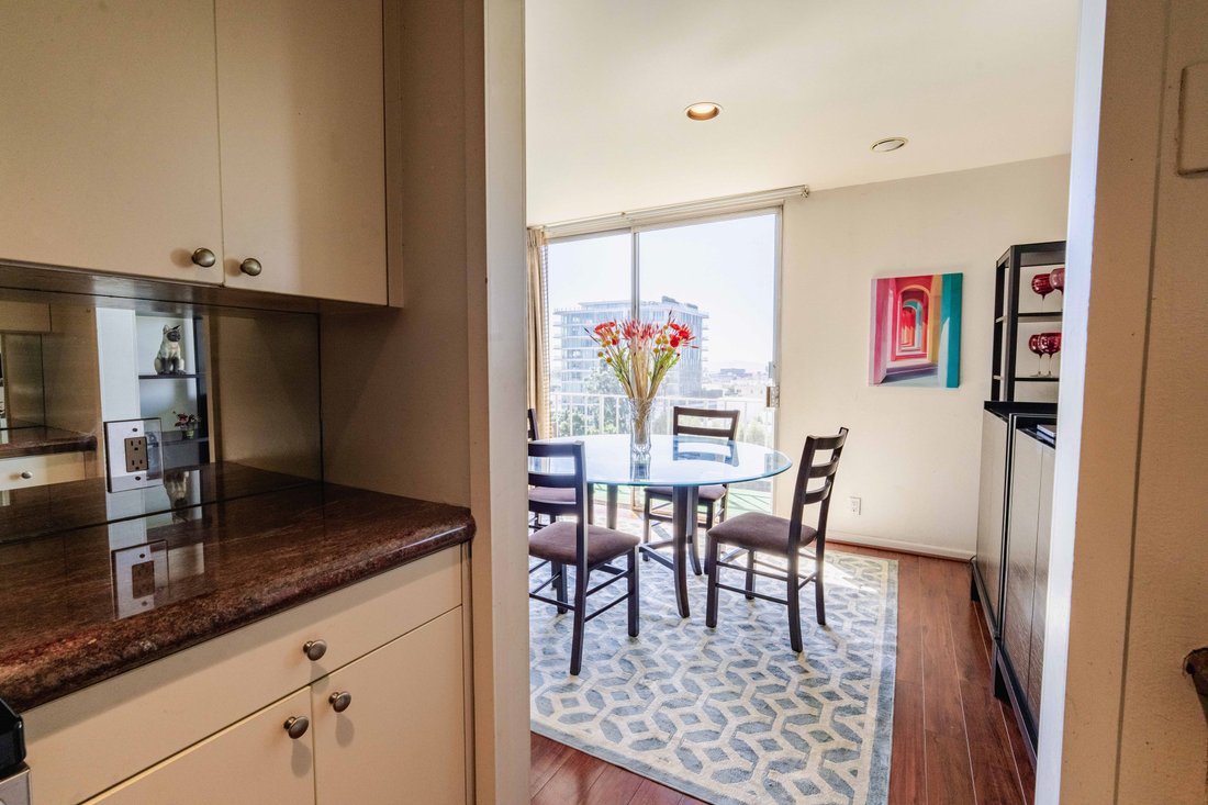 Condo in West Hollywood, California, United States 4 - 18359073