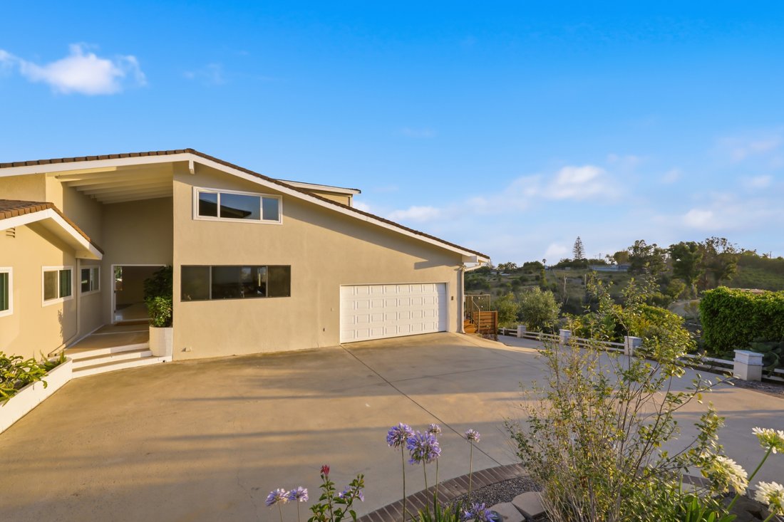 Camarillo, California, United States 4 - 18359065