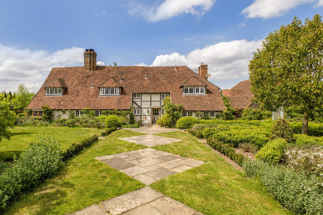 Farm Ranch in Alfold, England 1 - 18358283