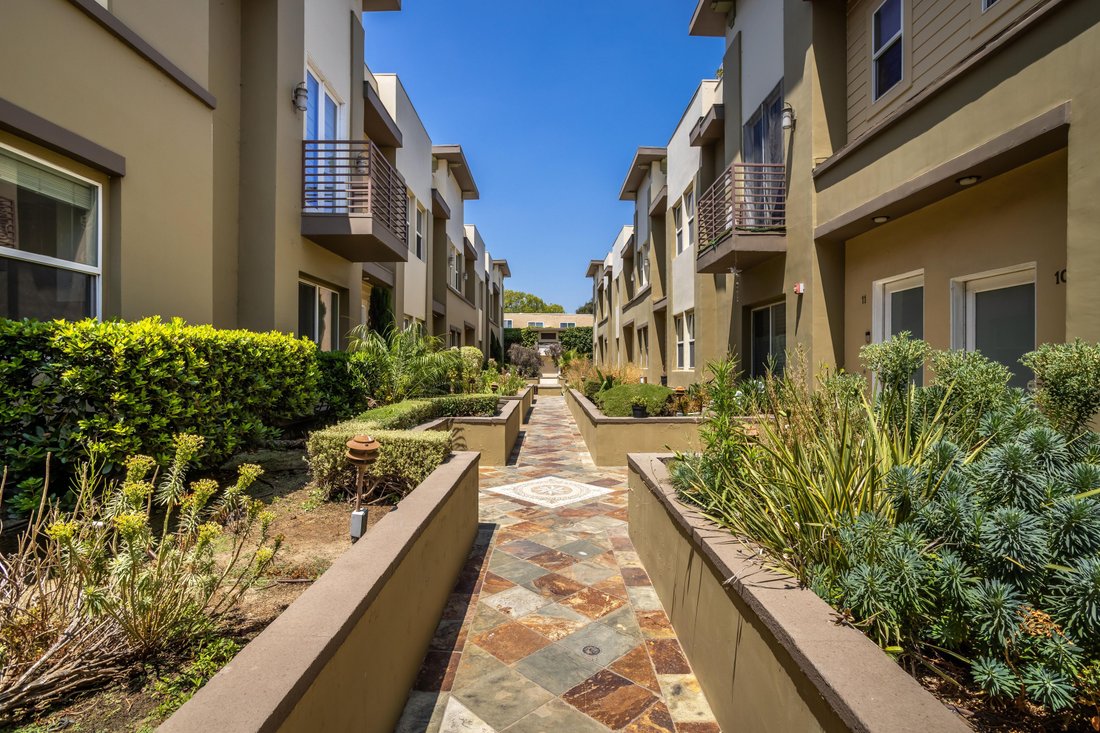 Townhouse in Altadena, California, United States 5 - 18359110