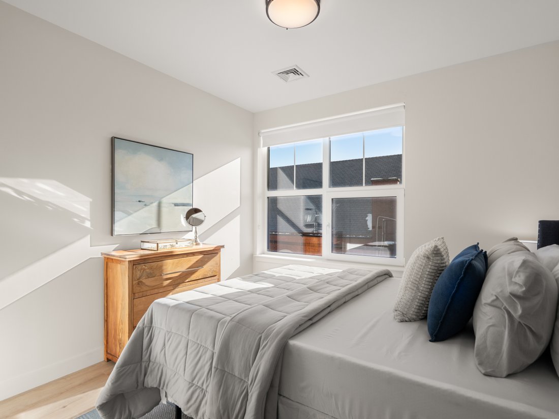 Condo in Newton, Massachusetts, United States 5 - 18359122