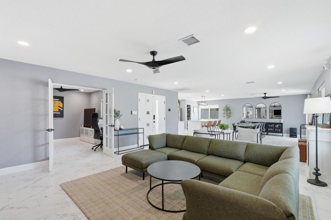 Mesa, Arizona, United States 5 - 18359587