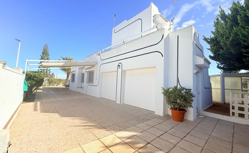 Villa in La Manga del Mar Menor, San Javier, Región de Murcia 1