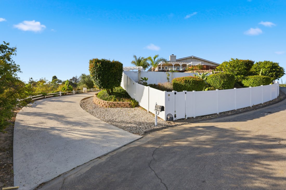 Camarillo, California, United States 2 - 18359065