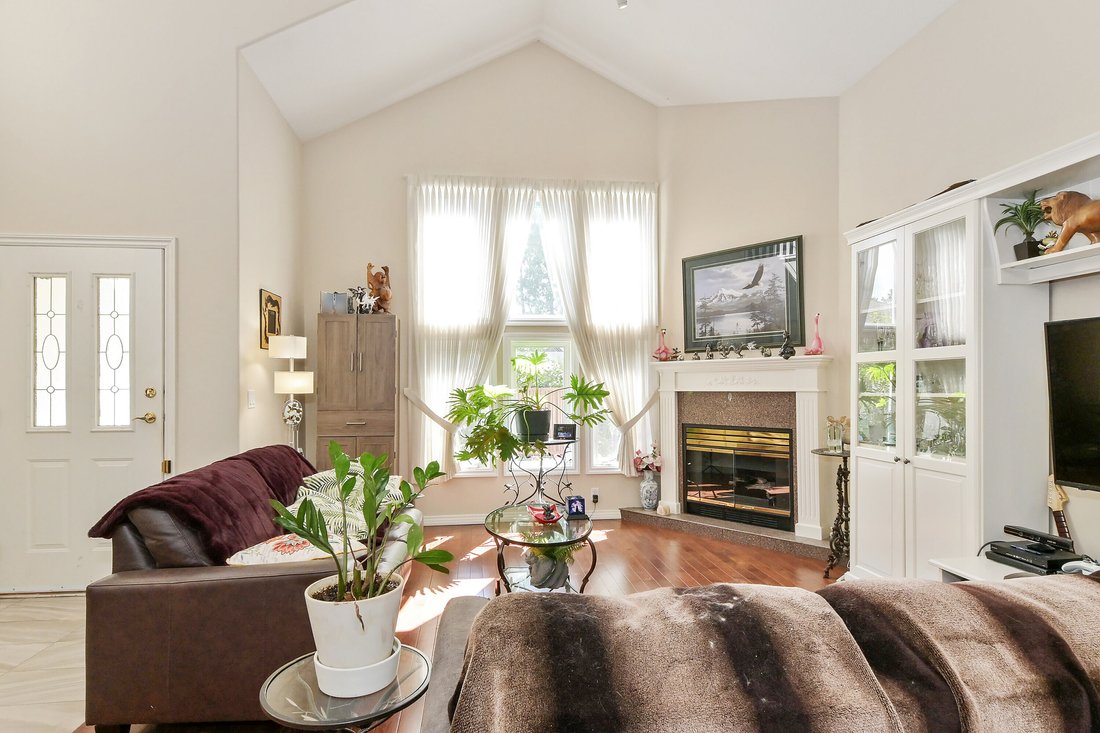 Townhouse in Surrey, British Columbia, Canada 3 - 18359060