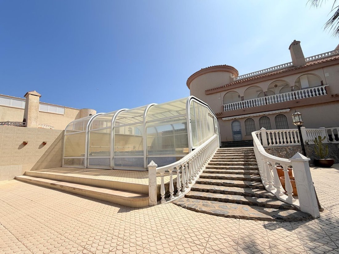 Villa in La Manga del Mar Menor, San Javier, Región de Murcia 2 - 18359052