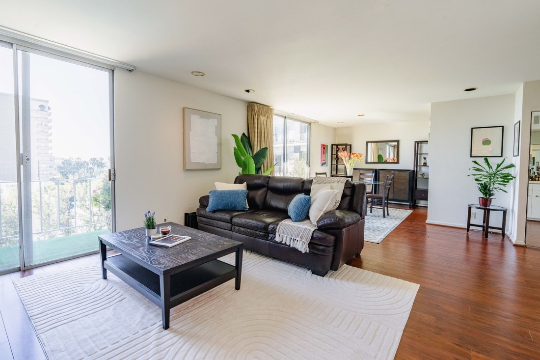 Condo in West Hollywood, California, United States 1 - 18359073