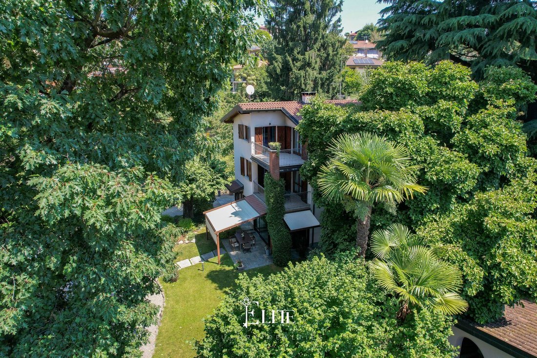 Villa in Besozzo, Lombardy, Italy 3 - 18359670