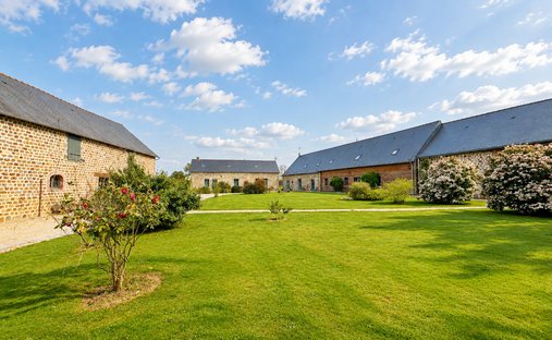 Estate in Rives-d'Andaine, Normandy, France 1