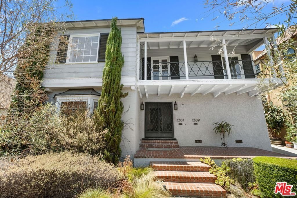 Los Angeles, California, United States 2 - 18358341