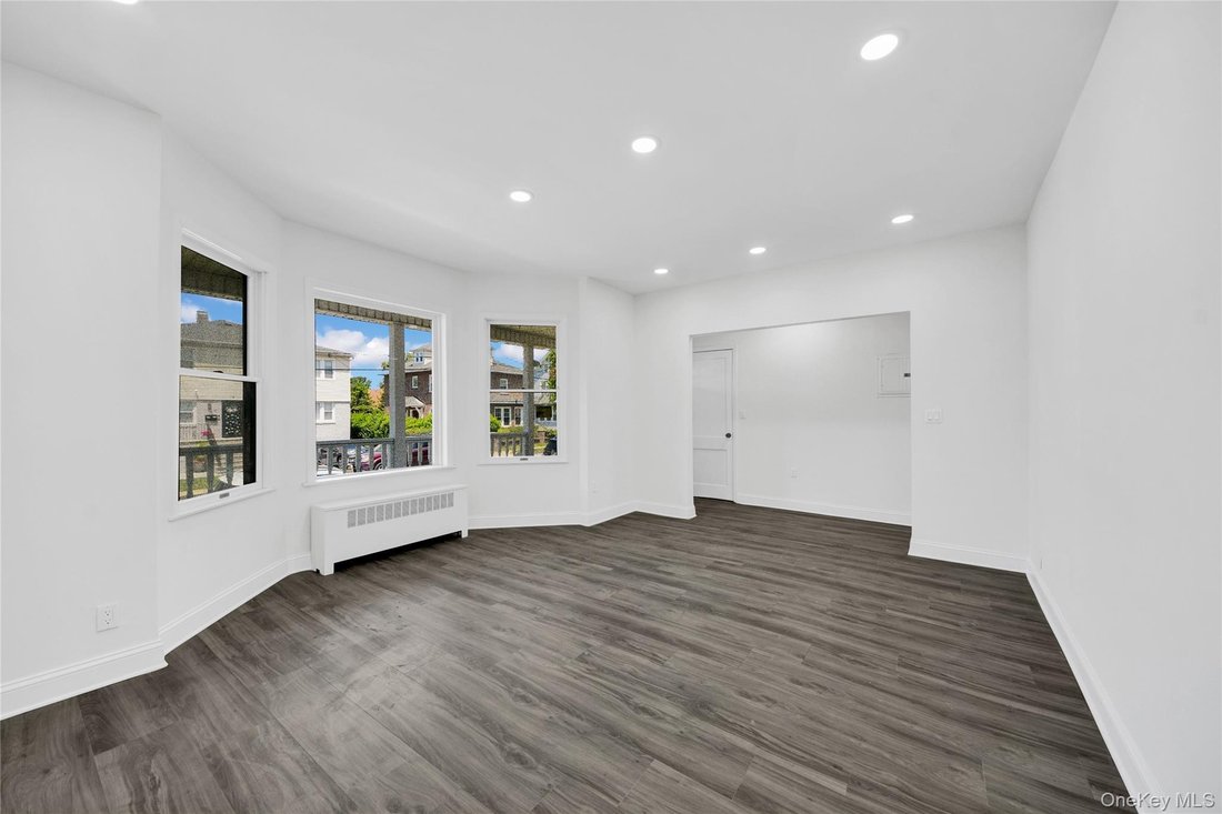 House in Yonkers, New York, United States 4 - 18358435