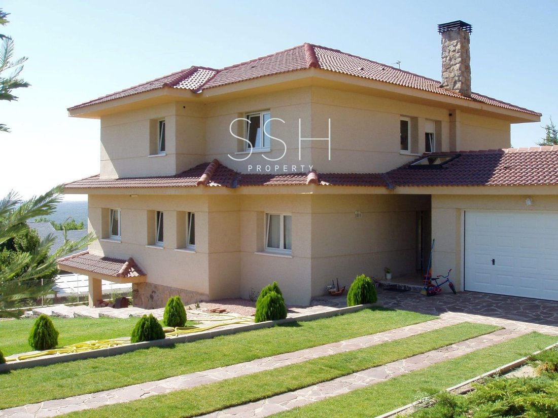 Chalet in San Lorenzo de El Escorial, Comunidad de Madrid, Spain 3 - 18357231