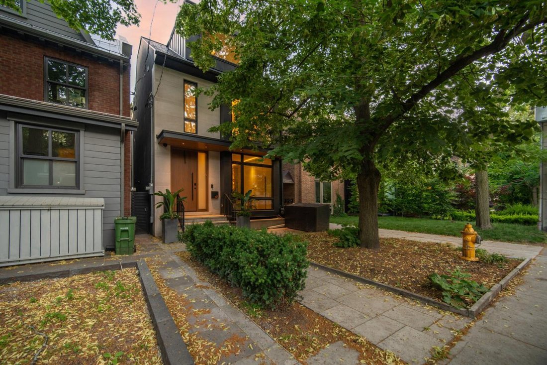 House in Toronto, Ontario, Canada 2 - 18358556