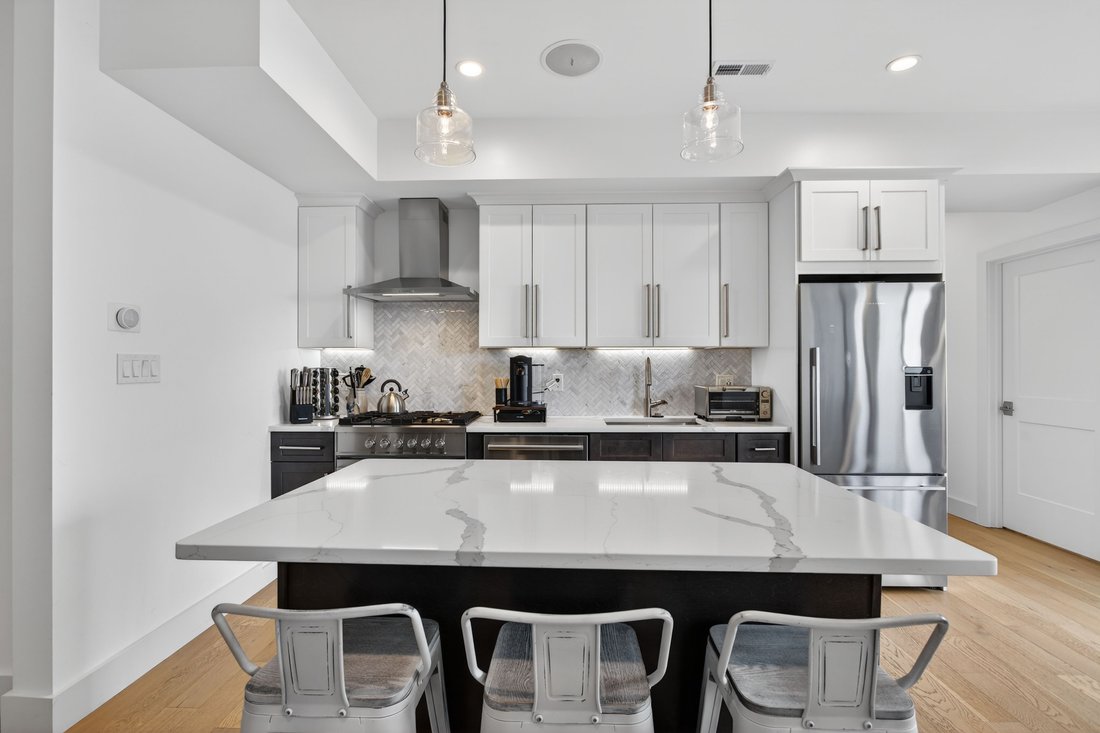 Condo in Boston, Massachusetts, United States 5 - 18359131