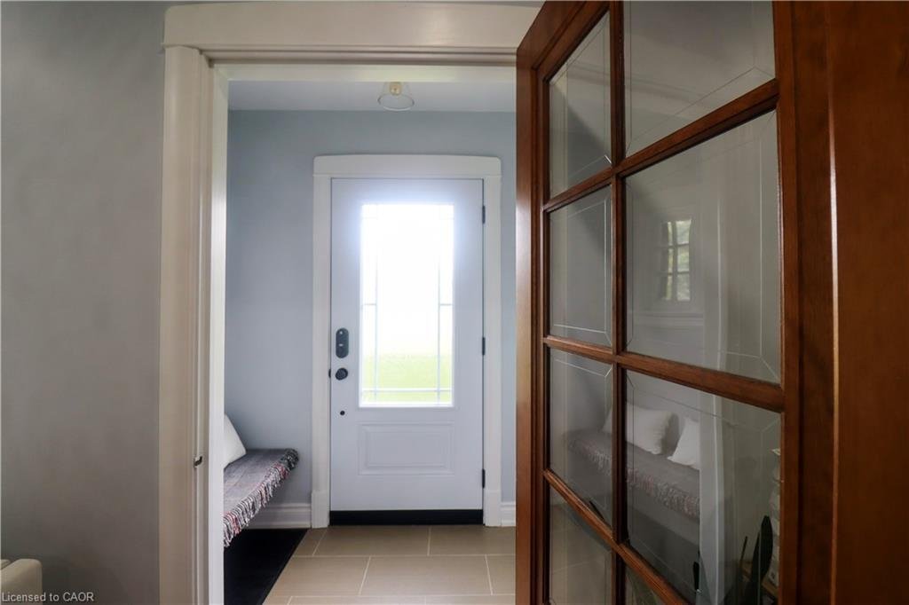 House in Hamilton, Ontario, Canada 5 - 18358100