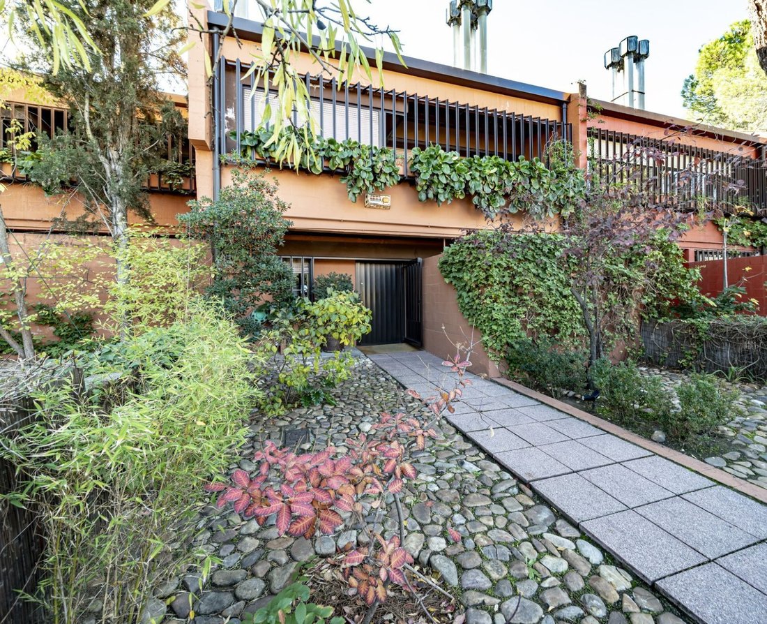 Townhouse in Moncloa-Aravaca, Madrid, Spain 1 - 18357197