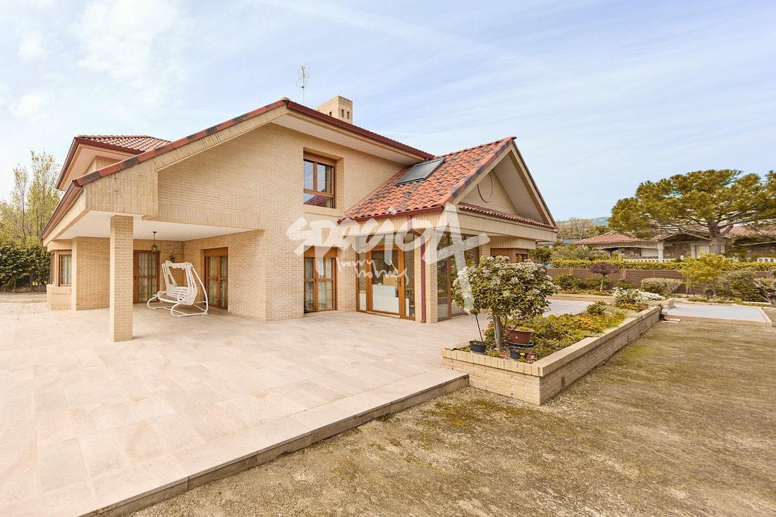 Chalet in El Escorial, Comunidad de Madrid, Spain 1 - 18357715