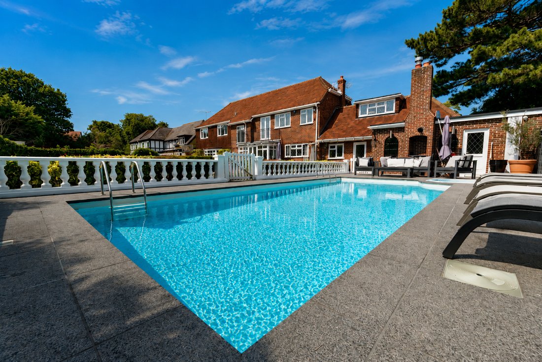 House in Emerson Park, Romford, England 2 - 14357976