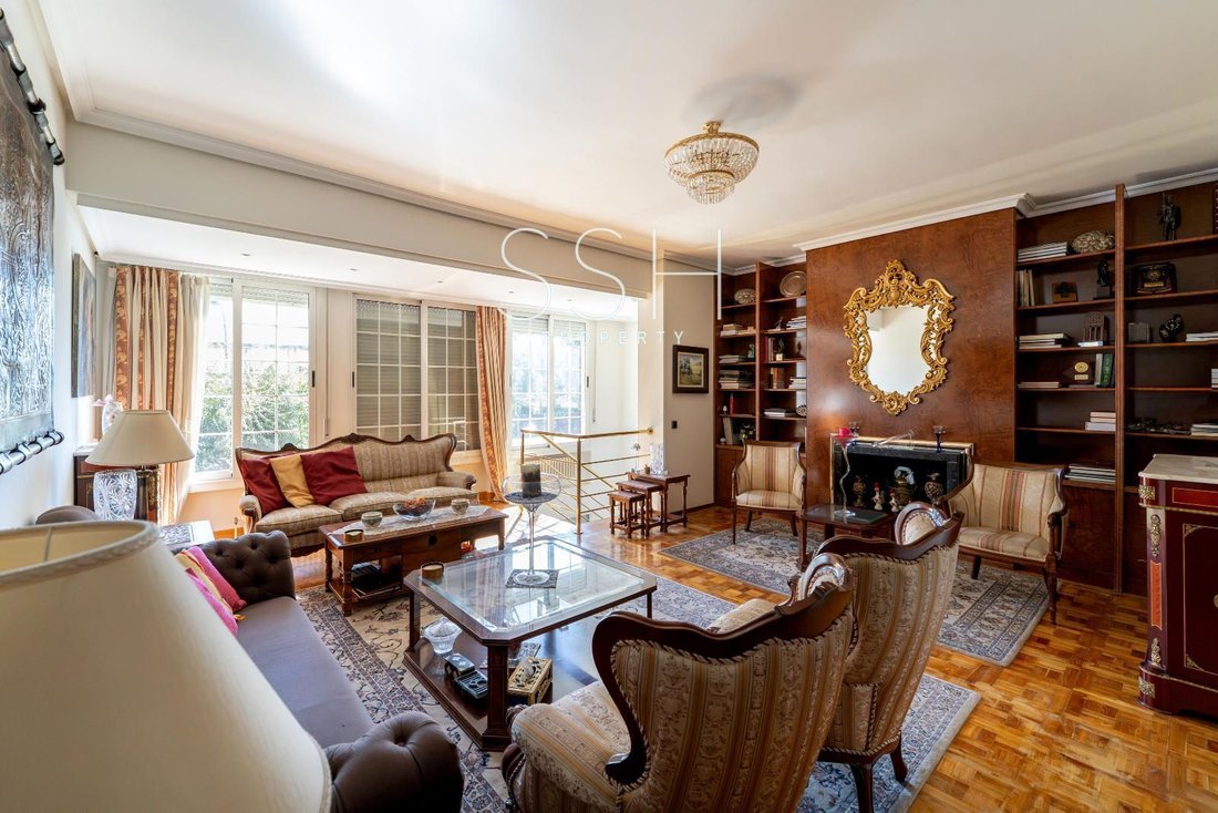 Townhouse in Fuencarral-El Pardo, Madrid, Spain 1 - 18357136