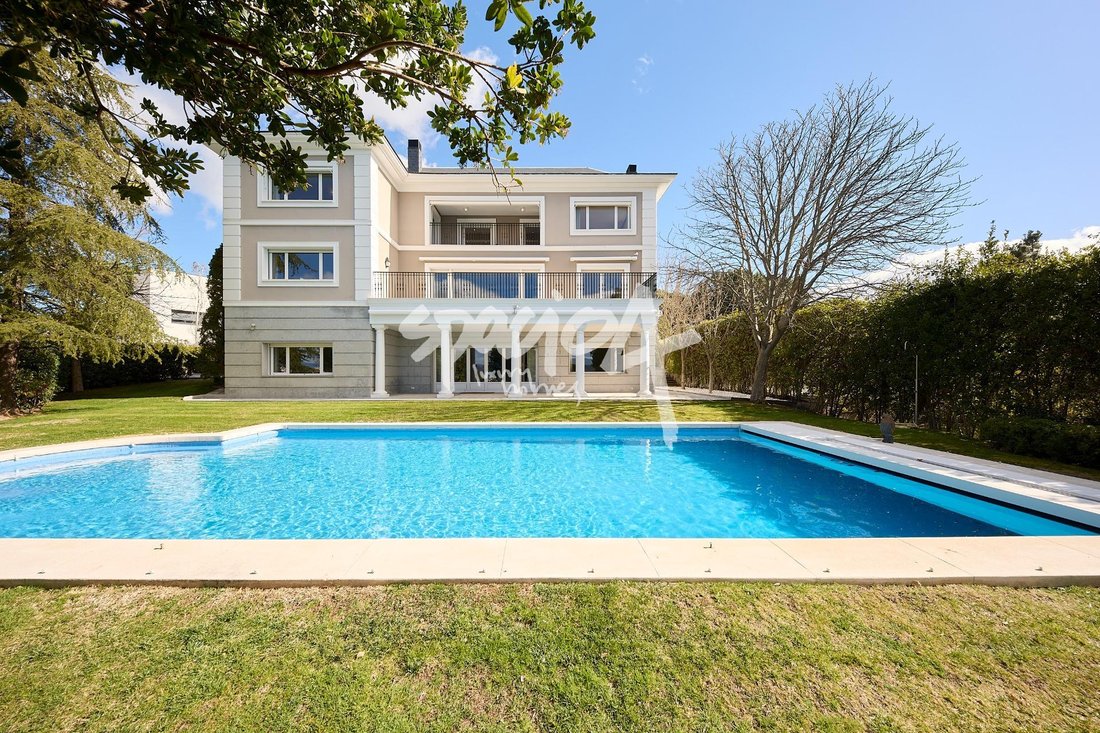 Villa in Las Rozas de Madrid, Comunidad de Madrid, Spain 3 - 18358116