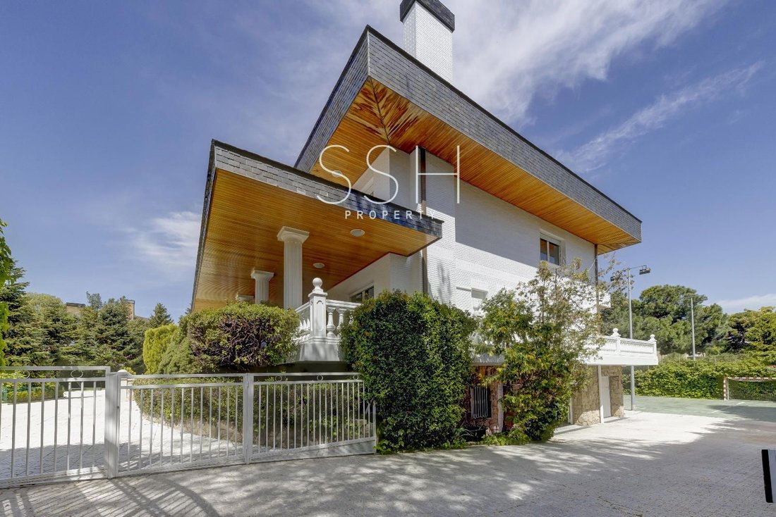 Chalet à Pozuelo de Alarcón, Communauté de Madrid, Espagne 3 - 18357291