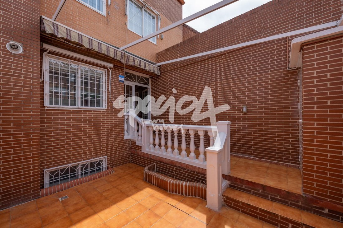 Townhouse in Distrito III, Alcala de Henares, Spain 2 - 18357371