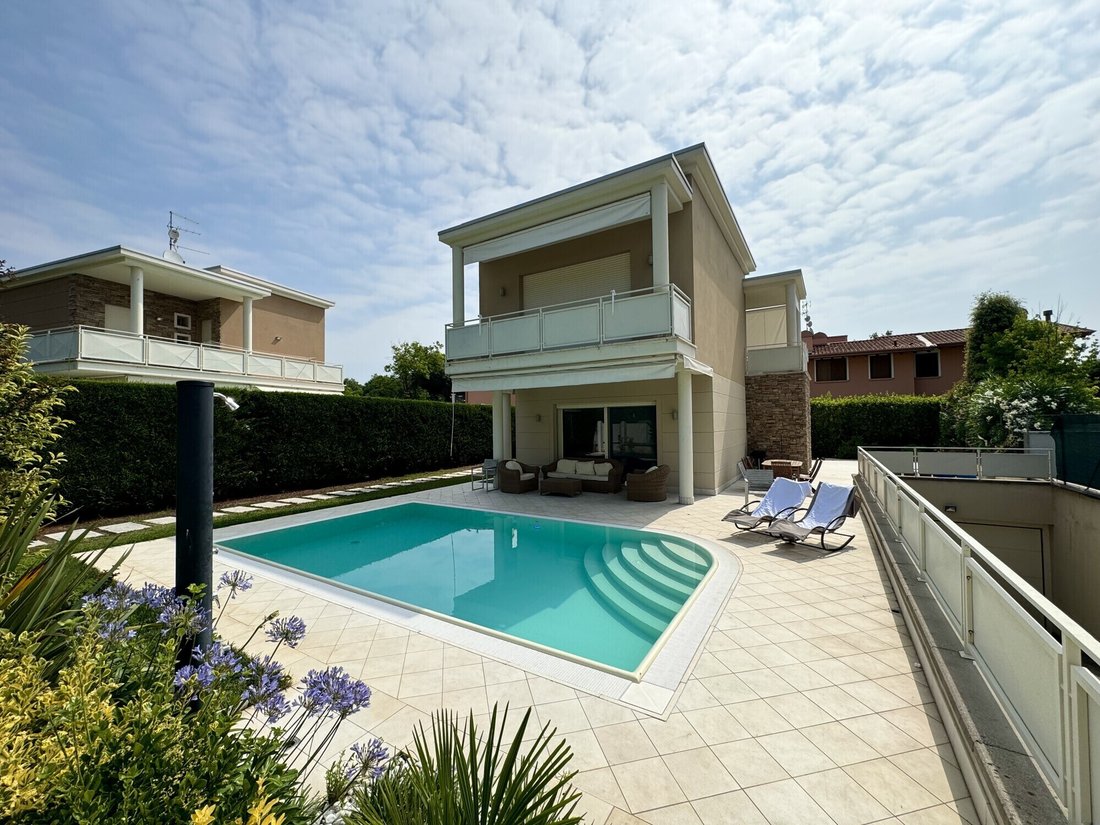 Villa in Entroterra, Desenzano del Garda, Lombardy 1 - 14137491