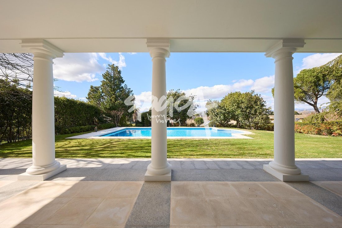 Villa in Las Rozas de Madrid, Comunidad de Madrid, Spain 2 - 18358116