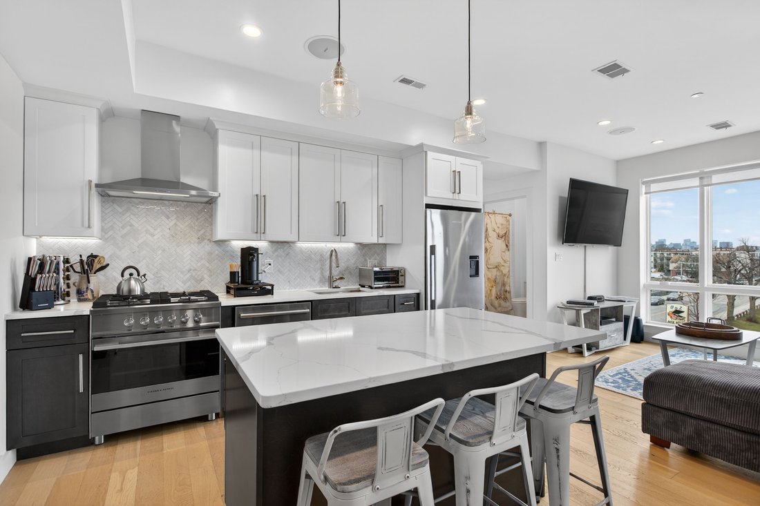 Condo in Boston, Massachusetts, United States 3 - 18359131