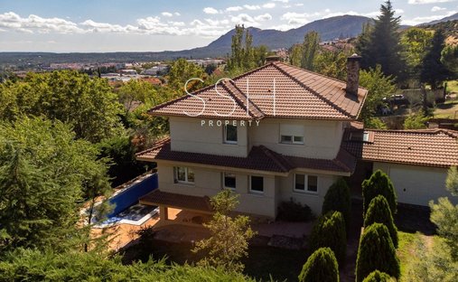 Chalet in San Lorenzo de El Escorial, Comunidad de Madrid, Spain 1