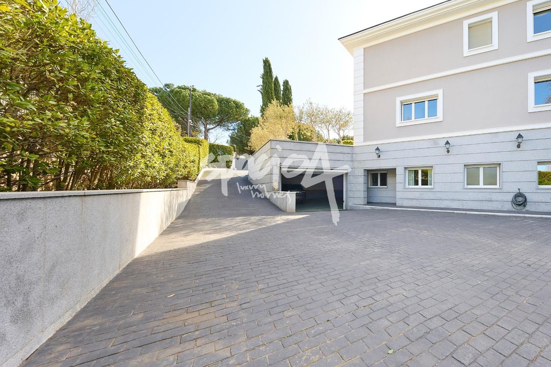 Villa in Las Rozas de Madrid, Comunidad de Madrid, Spain 5 - 18358116
