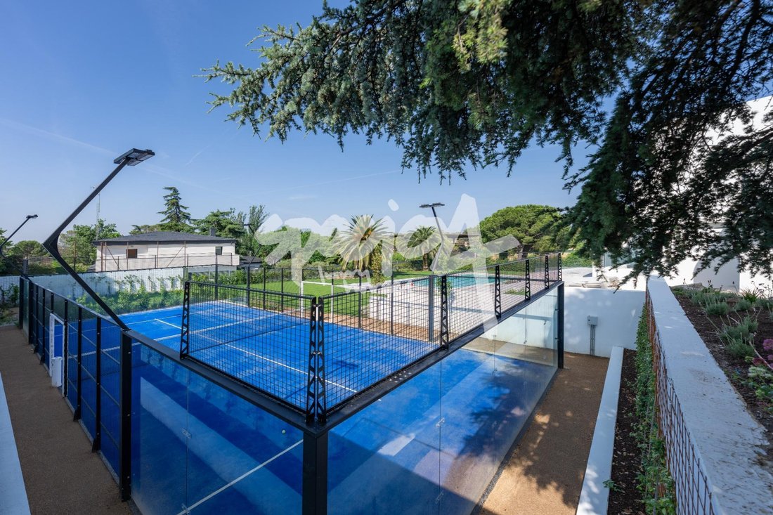 Chalet in Boadilla del Monte, Comunidad de Madrid, Spain 2 - 18357584