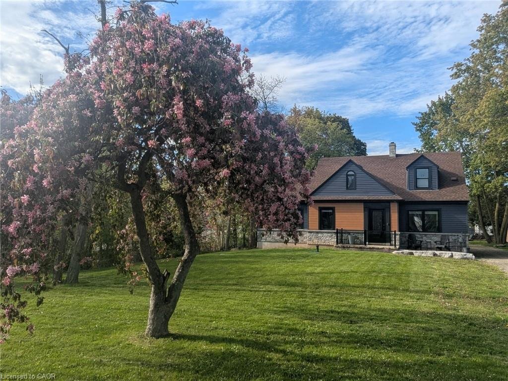House in Hamilton, Ontario, Canada 2 - 18358100