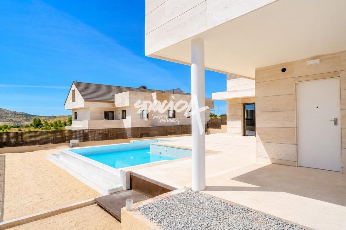 Chalet a Miraflores de la Sierra, Madrid, Spagna 2 - 18357891