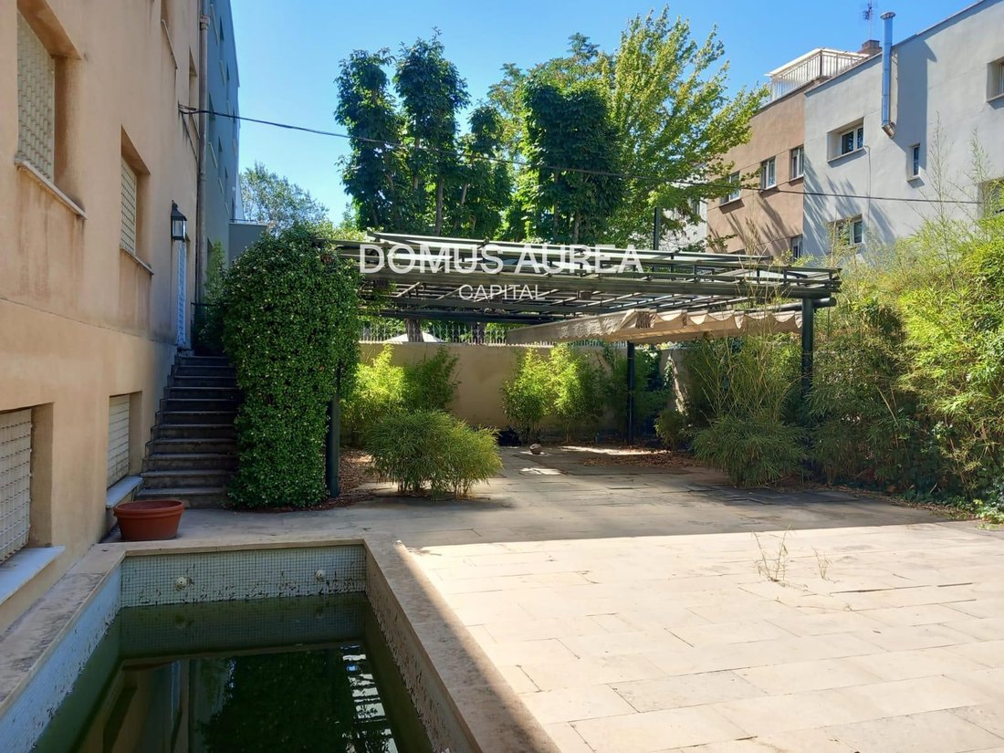 Chalet in Barrio Salamanca, Madrid, Spain 2 - 18357090